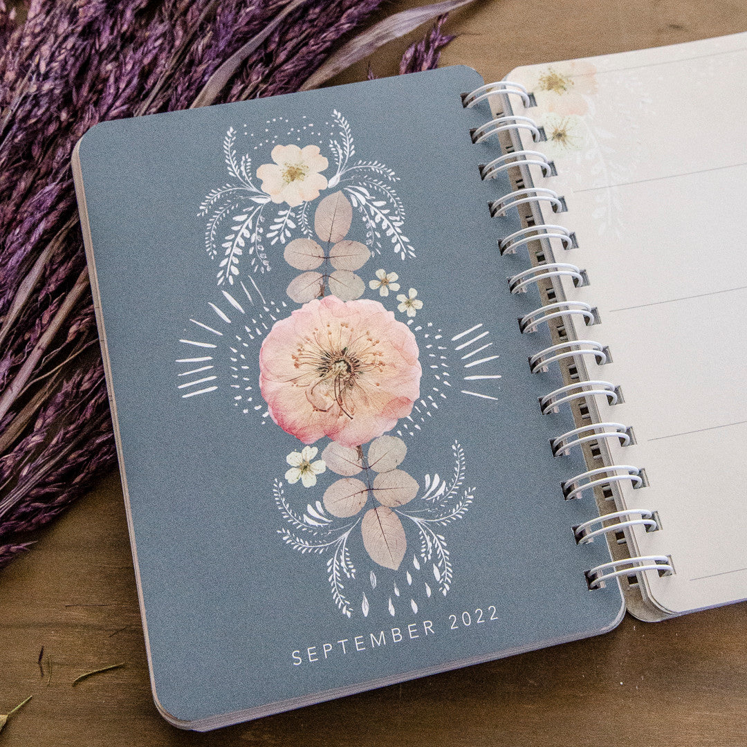 2021 - 2022 Orchid Lace On-the-Go Weekly Planner